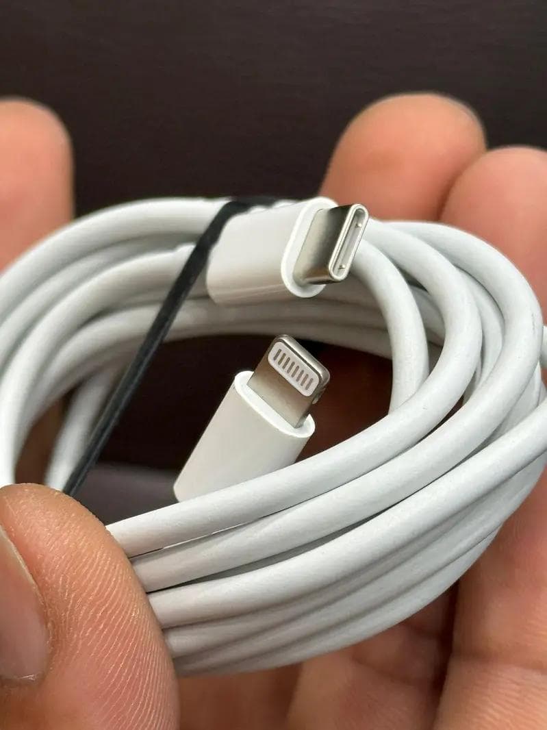 Apple USB-C to Lightning Cable 2m exact unit photo 1